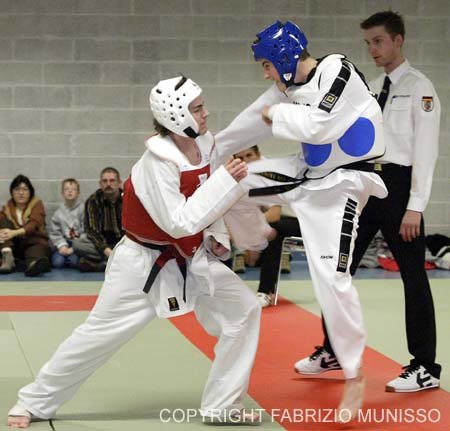 VON GRUENIGEN - OLIVIER TAEKWONDO 05[1].12.2004 8374